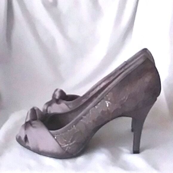 Adrianna Papell Francesca Peep Toe Pumps Steel Gray Lace Satin Knot size 8 - Picture 9 of 13